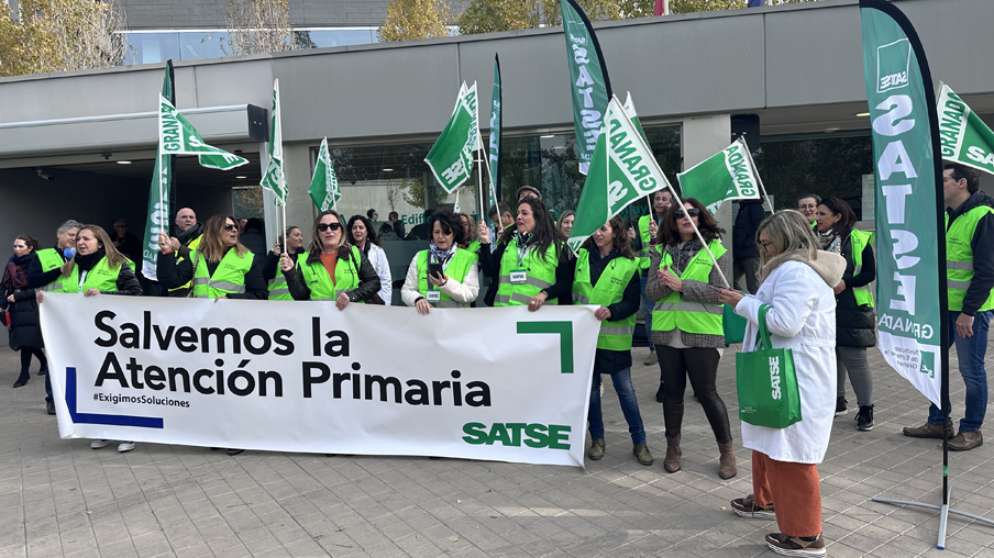 Protesta ante el Distrito Sanitario Granada